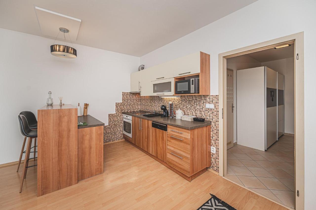 Hradec Králové °°°Carolina'S Modern Apartment °°° מראה חיצוני תמונה