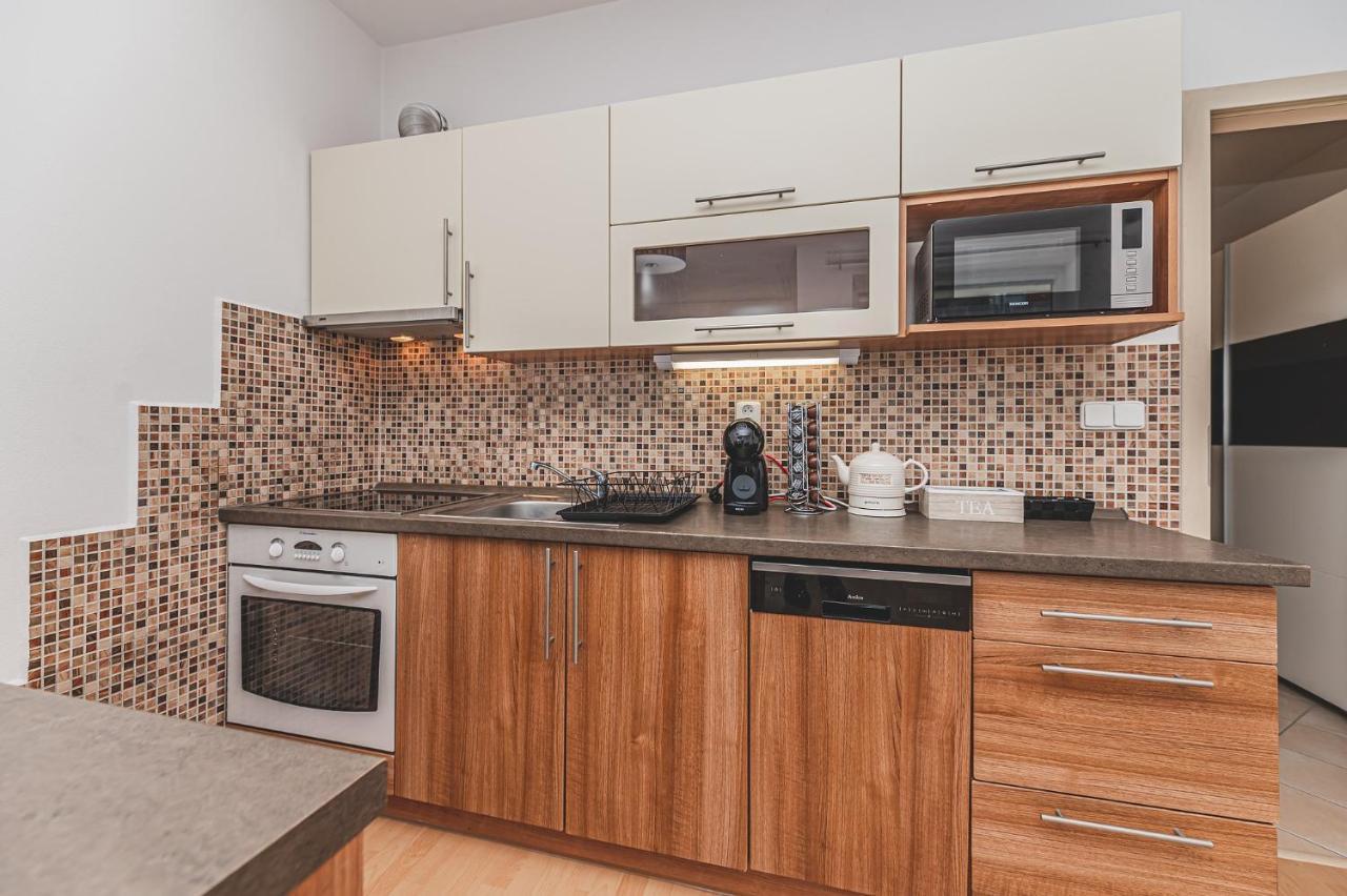 Hradec Králové °°°Carolina'S Modern Apartment °°° מראה חיצוני תמונה
